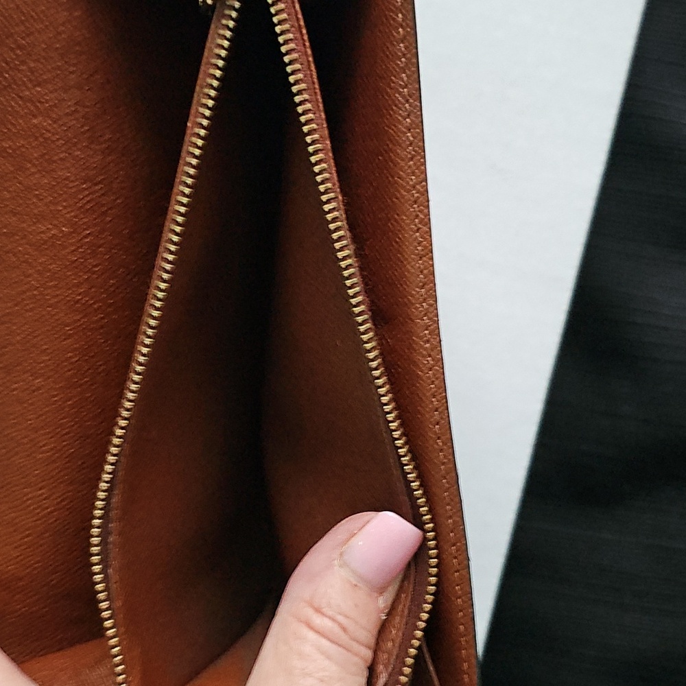 Louis Vuitton Monogram Sara Wallet - Picture 6 of 12